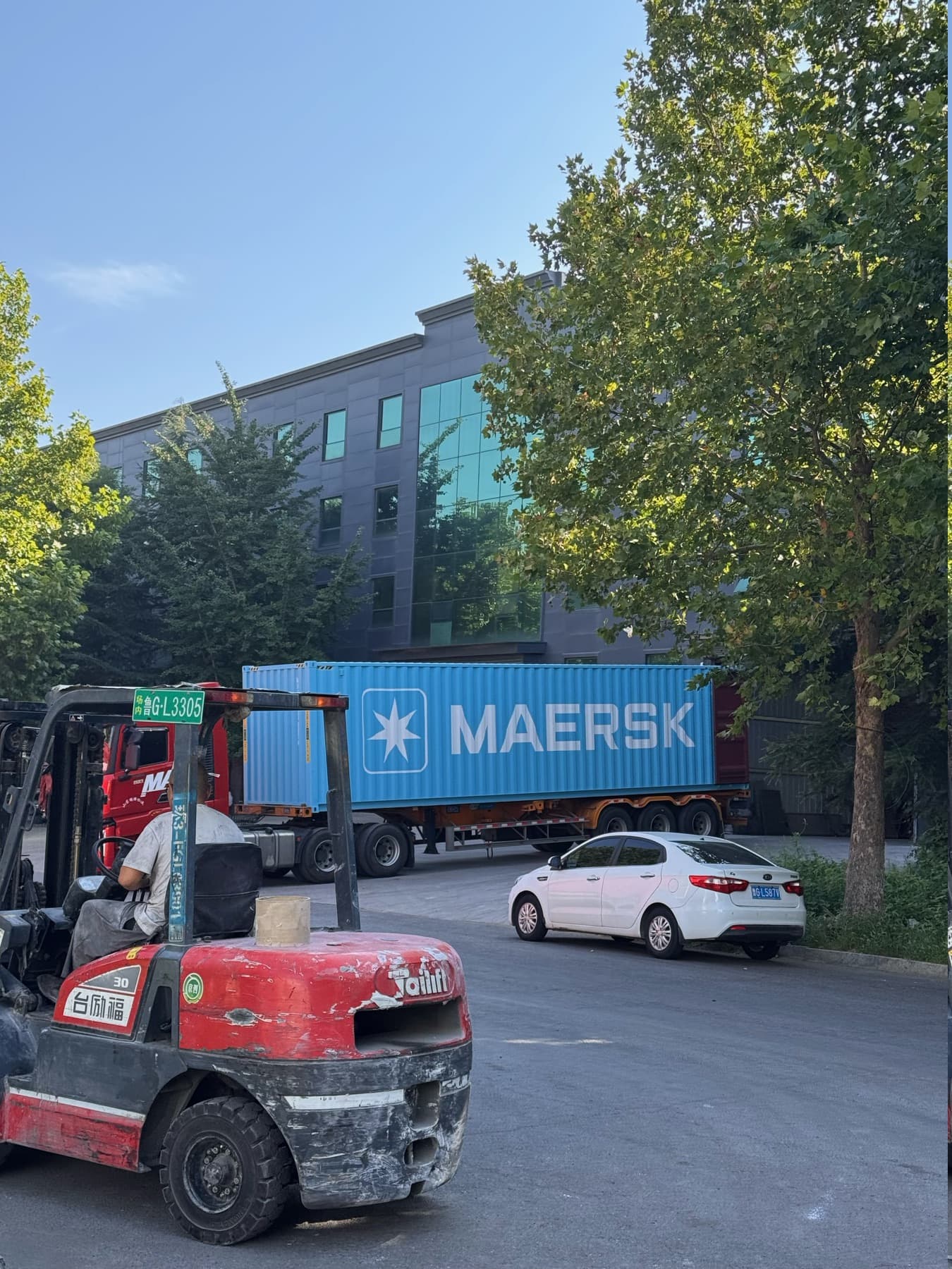 Export container loading at the Jiaobao factory