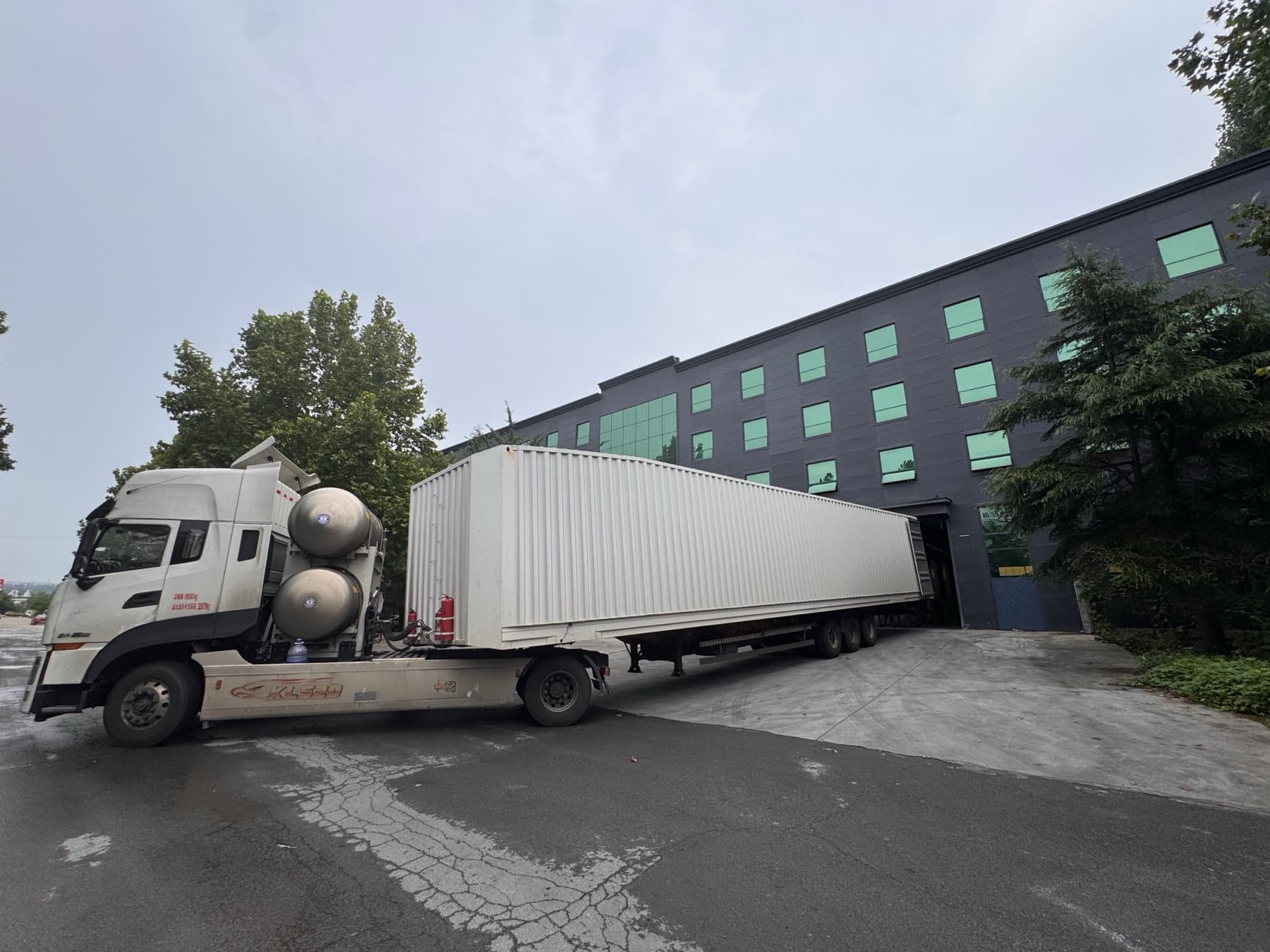 Container truck loading at the Jiaobao factory