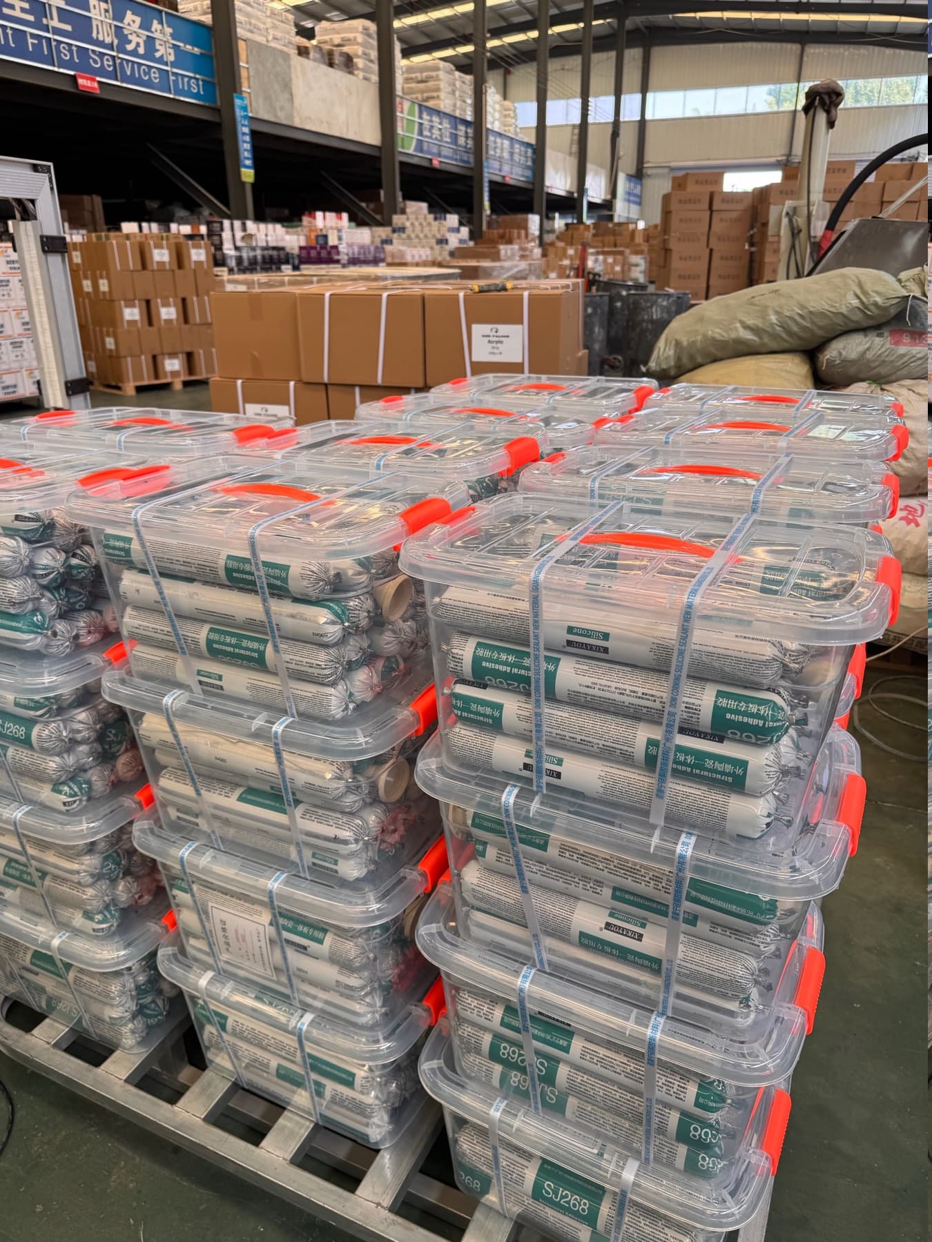 Packed sausage sealants prepared in the warehouse